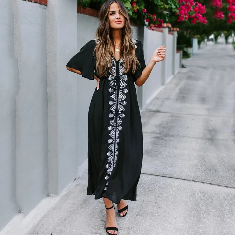 Летняя свободная пляжная блузка из хлопка с черно белой нитью Вышитое