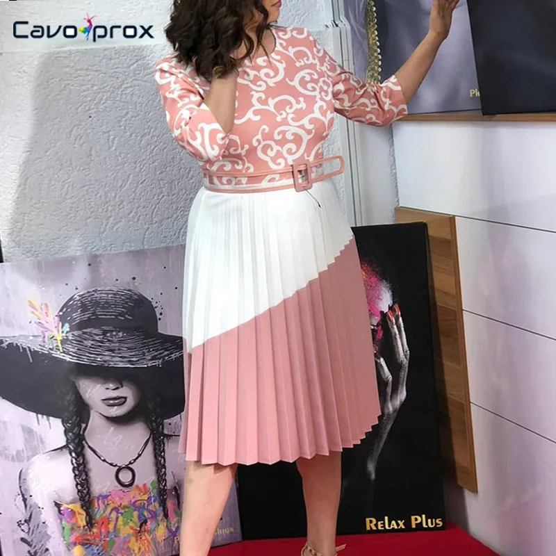 Женское плиссированное платье с длинными рукавами и круглым вырезом поясом