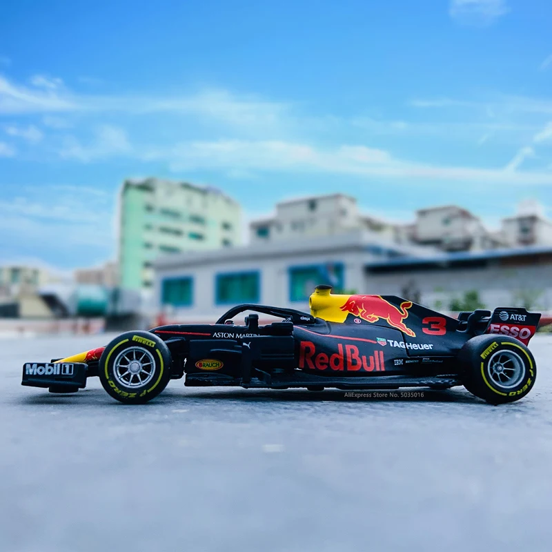 Bburago 1:43 Феррари F1 напитка Red Bull от производителя Benz формулы RB14 без образования