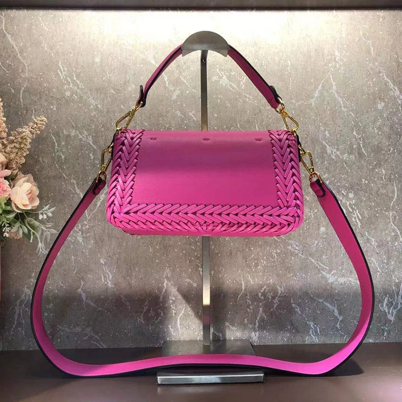 

Retro solid color design, heavy craftsmanship woven hollow leather handbag, ladies new fashion all-match messenger shoulder bag