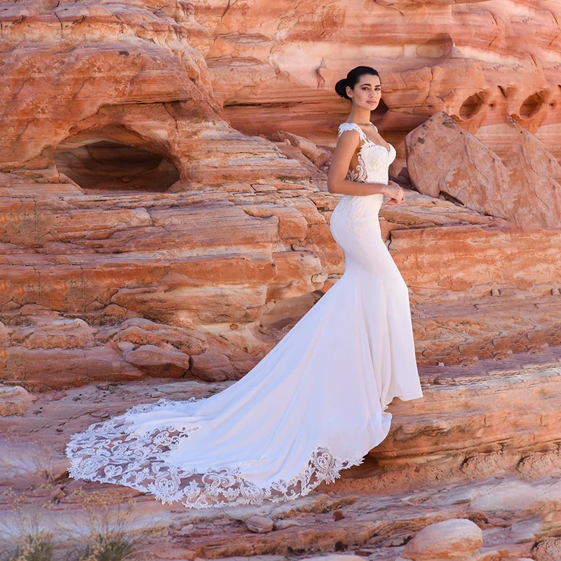 

Satin Lace Mermaid Wedding Dress 2021 Sexy Sleeveless V-Neck Beaded Arabic Bridal Dresses Wedding Gowns Bride Women Long Train