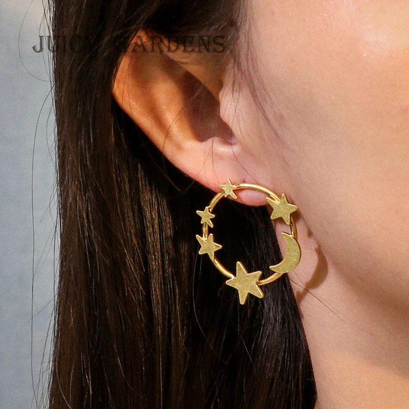 

Moon earrings are simple and retro