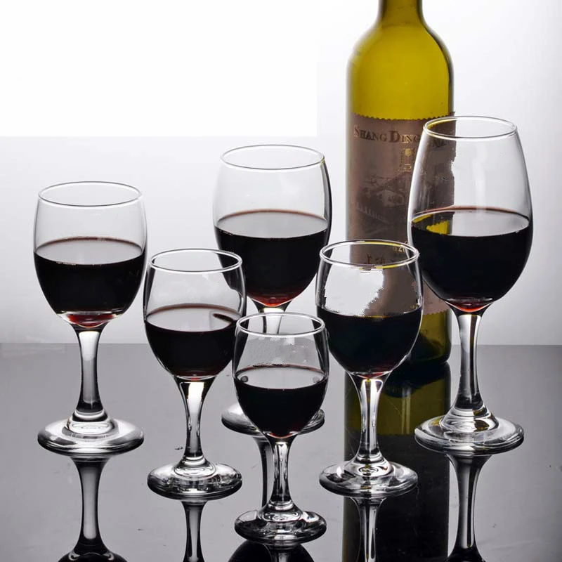 Прозрачная стеклянная чашка бокал Красного вина коньяк виски водка сок напиток