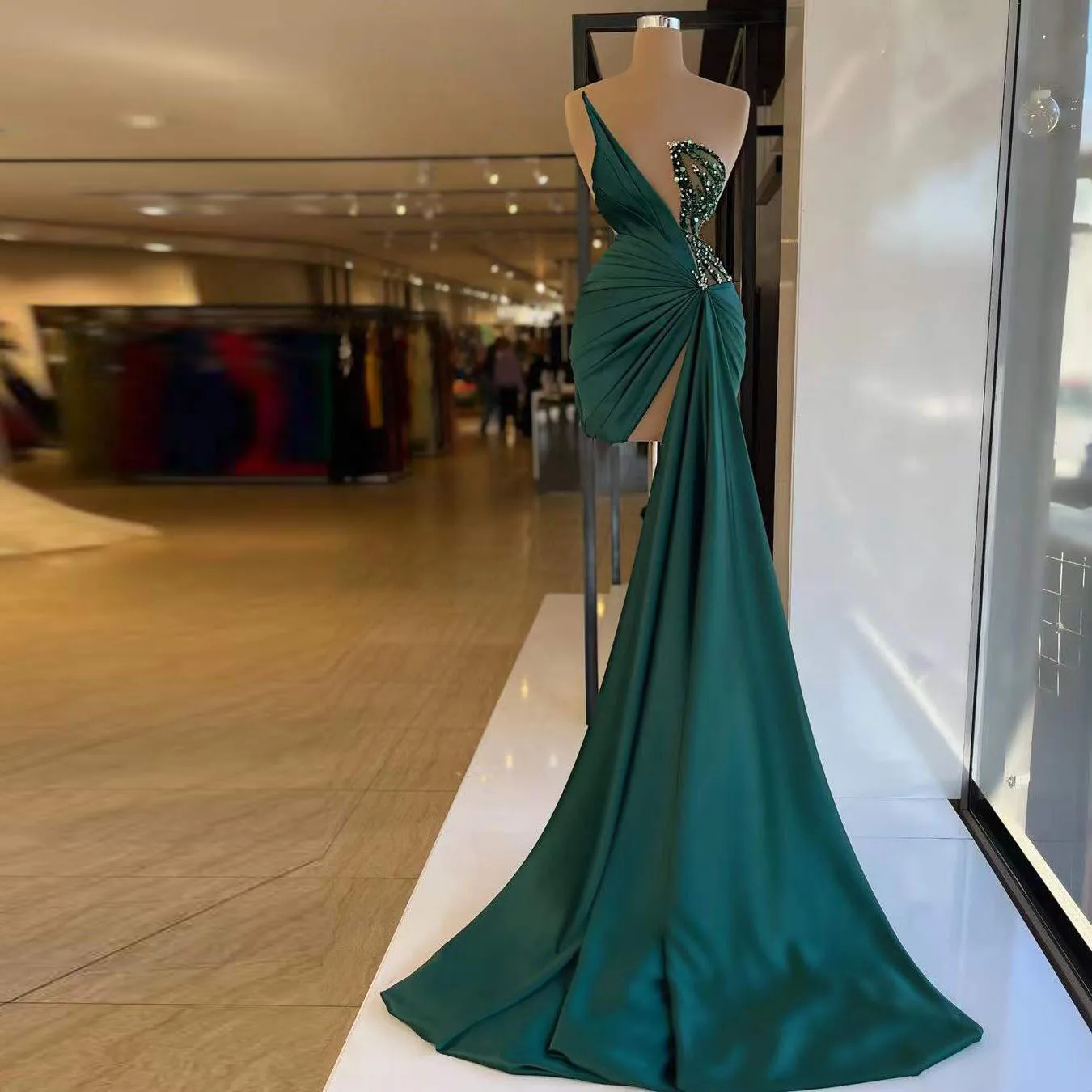 

Green New Cocktail Dresses Satin Beading Sequined V-Neck Pleat Split Sexy Formal Party Evening Dress Robes De Cocktail