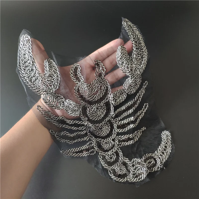 Женская футболка с блестками черные нашивки в виде скорпиона 32 см для одежды