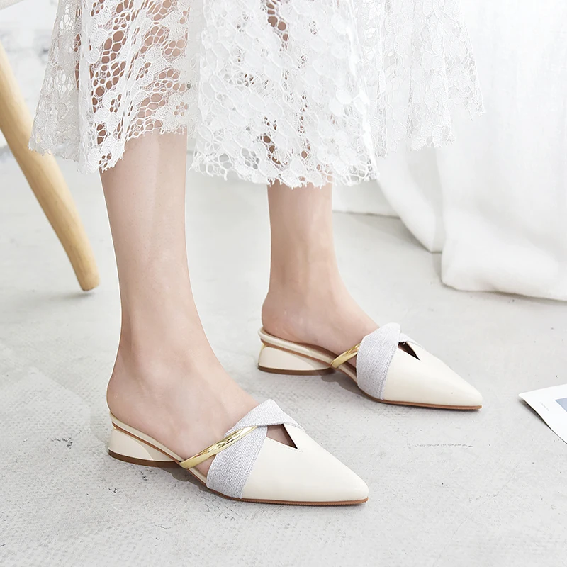 Женские сандалии на плоской подошве однотонные шлепанцы без застежки с острым