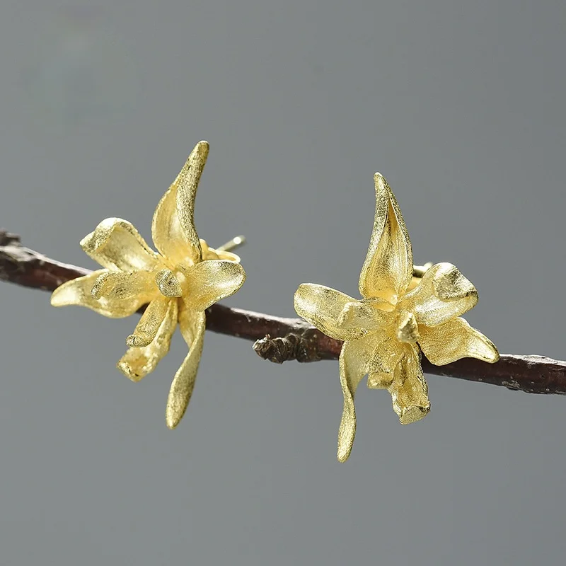 

Золотые и серебряные серьги-гвоздики из серебра 2018 пробы