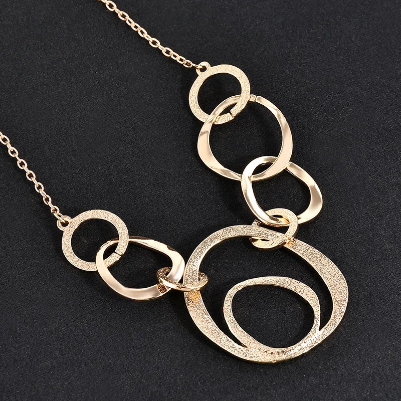 Exaggerated Classical Fashion Annulus Choker Necklace - Statement Jewelry for Women, Perfect for Sweaters image 3