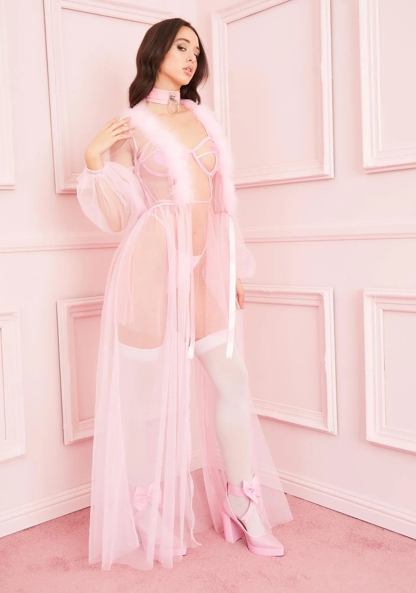 

Женское летнее платье-макси с длинным рукавом и V-образным вырезом