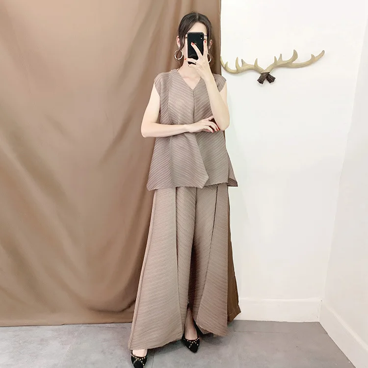 

Ma010 Sleeveless V-neck Vest+Elastic Waist Wide Leg Pants Casual Retro Irregular Pleated Solid Two Pieces Set