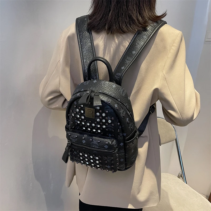 

High-quality Leather Fashion Simple Rivet Ladies Retro Backpack 2021 New High-quality Western-style Fashion Handbag Monogram Sac