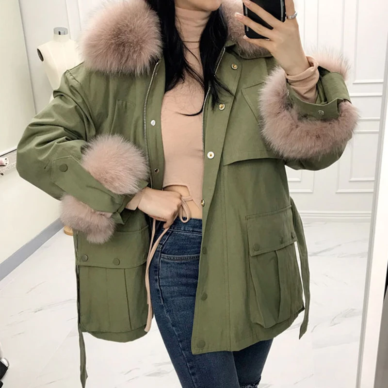 Женская ветровка TWOTWINSTYLE осенне зимняя с круглым вырезом длинными рукавами и