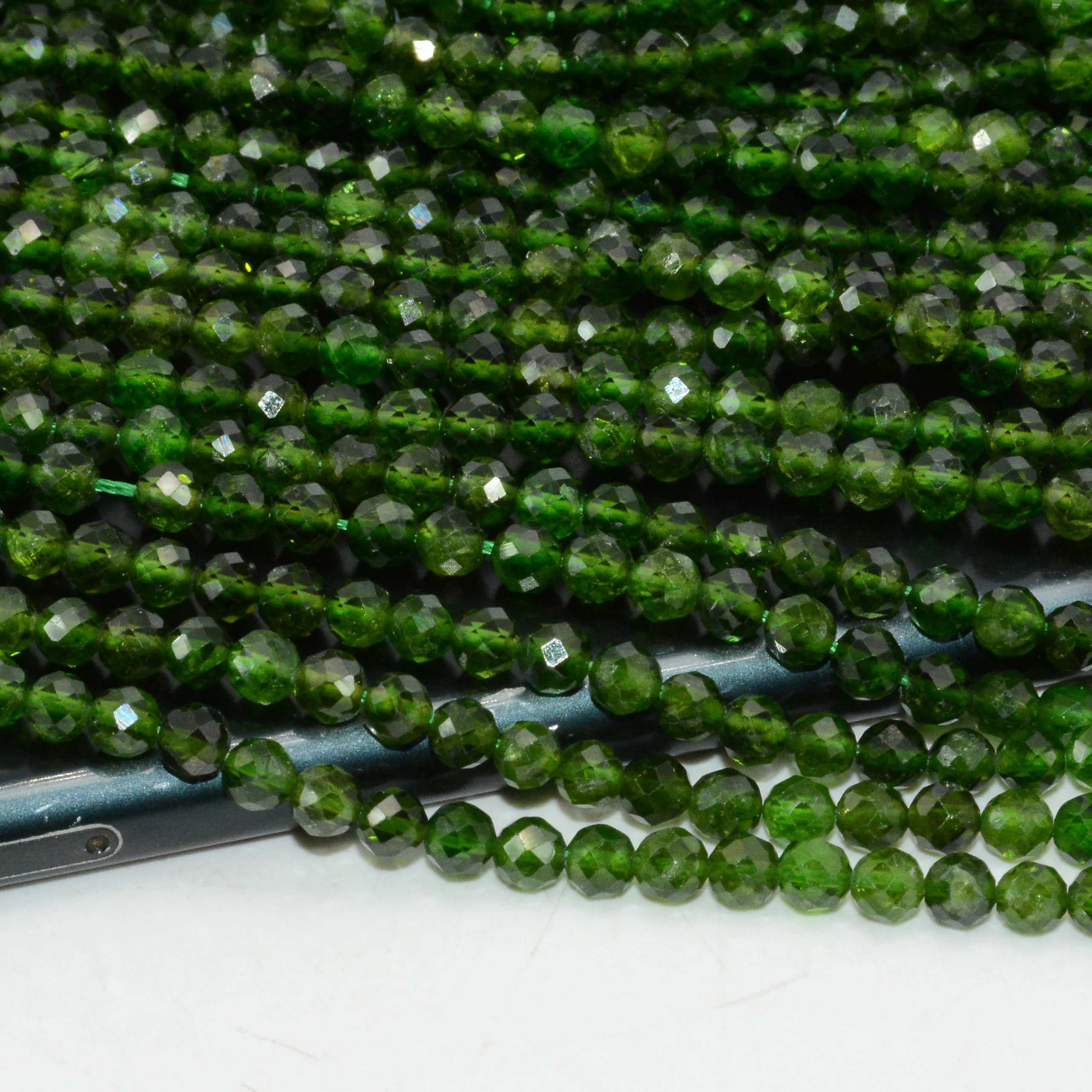 Натуральный хром Diopside граненые круглые бусины 4 мм/4,2 мм
