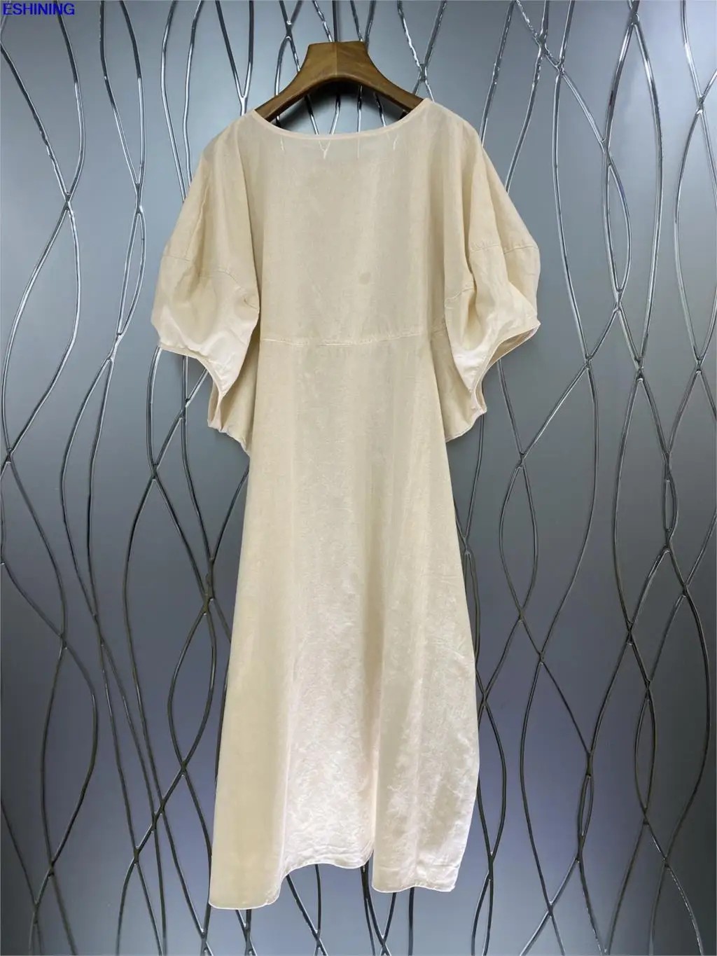 

2021Spring summer new women's round neck solid color decoration bat loose long dress