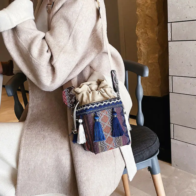 Женская сумка через плечо с кисточкой | Багаж и сумки