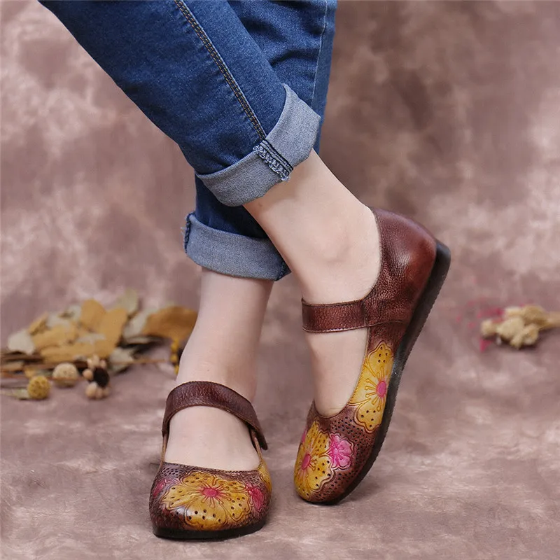 

SOCOFY Retro Leather Embossed Flower Soft Round Toe Comfy Flat Shoes Women Hollow Hook Loop Flat Outdoor Casual Party Shoes