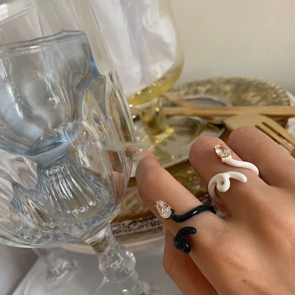 

HUANZHI 2020 New Punk Design Colourful Snake Rhinestone Open Geometric Adjustable Metal Rings for Women Party Jewelry Gifts