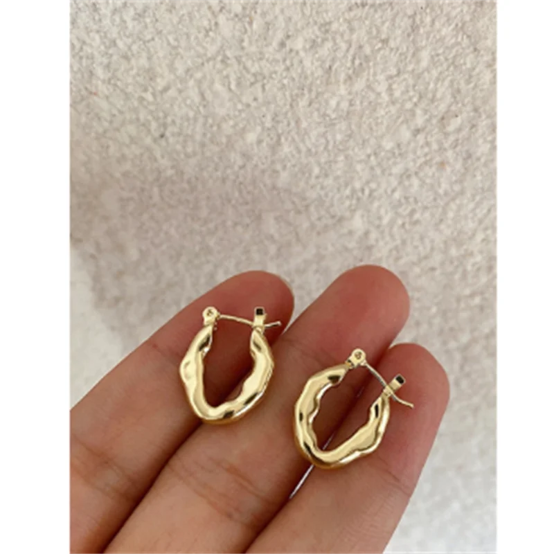 Дизайнерские текстурные золотые серьги геометрические простые круглые с