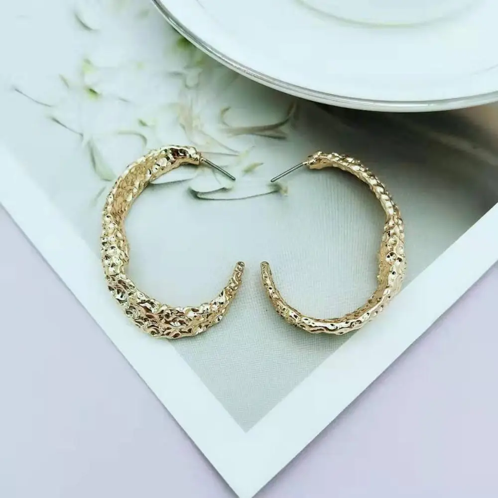 Модные женские сережки с покрытием золотого цвета хорошее качество нерегулярные