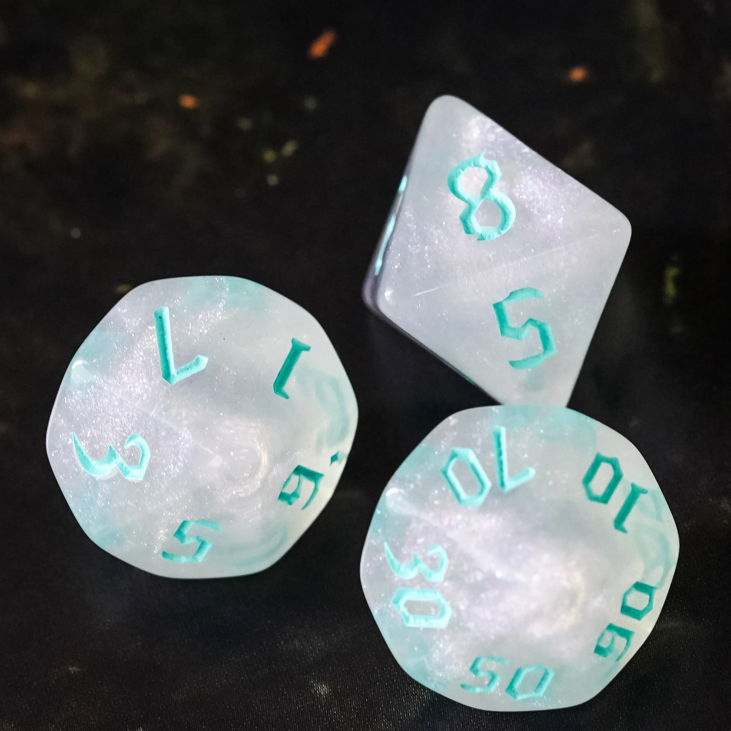 Poludie 7 шт./компл. голубой шрифт игральные кости DND Set D4 D6 D8 D10 D % D12 D20 полупрозрачные