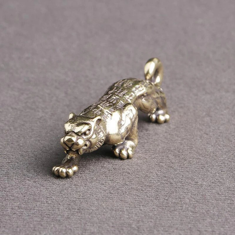 

Brass Tiger Keychain Pendant Lucky Creative Statue Decoration Copper Tiger Key Ring