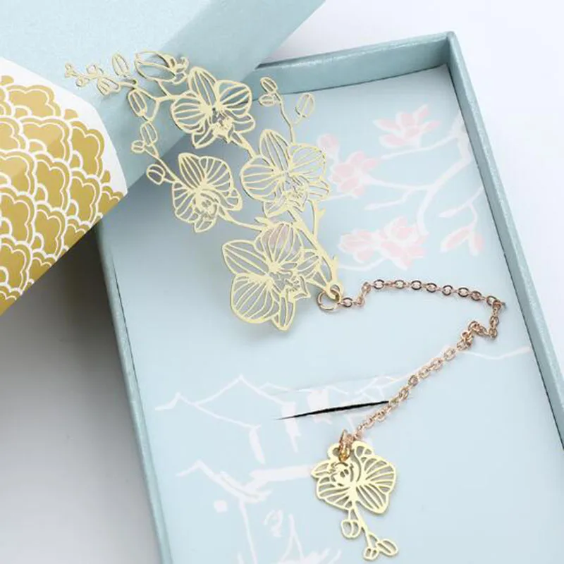 

Exquisite Cherry Blossom Box Bookmark Metal Hollow Bookmarks Student Articles and Handicraft Gifts Exquisite