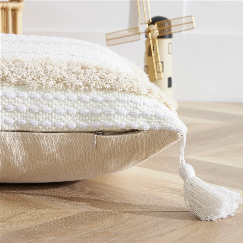 Наволочка для диванной подушки 45x45 см с кисточками | Дом и сад