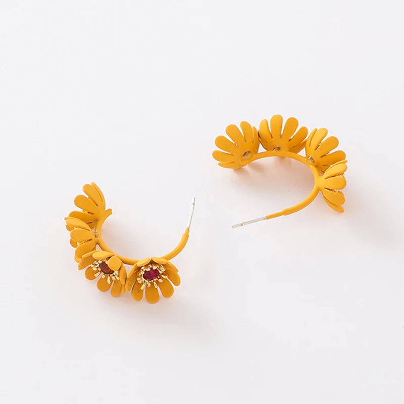 

Wreath Ear Hoop Earrings Sweet Elegant Rhinestone Semi-circular Flowers Earrings for Women Girls BMF88