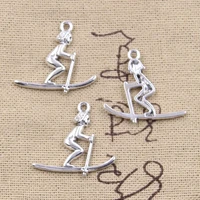 20pcs charms skier ski sporter skiing player 24x26mm antique silver color pendants diycrafts making findings tibetan jewelry