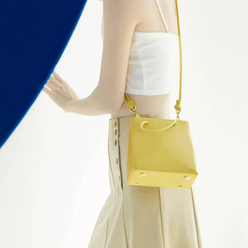 

Women's bag leather spring / summer 2020 new women's single shoulder slant straddle bag solid color portable Drawstring Tote Bag