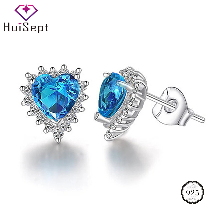 Серьги-гвоздики женские из серебра 925 пробы в форме сердца с сапфиром и цирконием