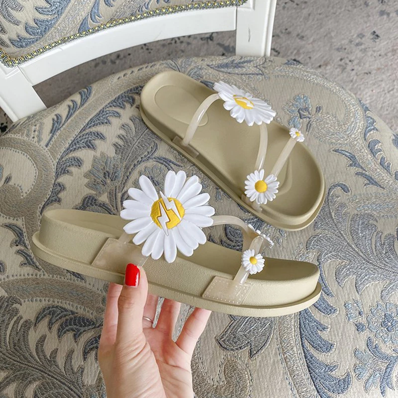 

Women's Shoes 2020 Summer New Beach Shoes Flower Middle Heel Women's Fashion Leisure National Style Muffin Bottom Slippers