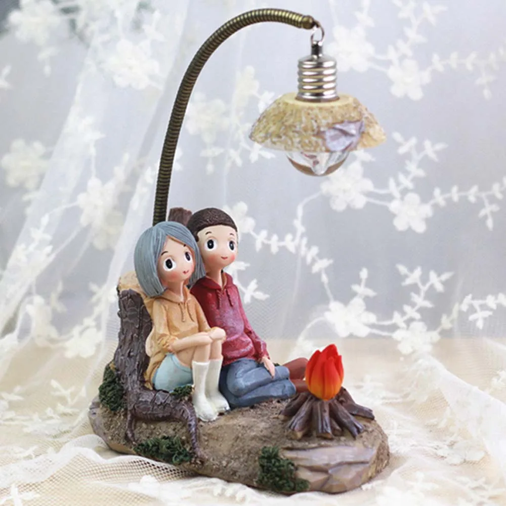 

1PCS Couple Character Ornaments With LED Light Resin Crafts For Home Garden Decor Creative Boys And Girls Night Lamp