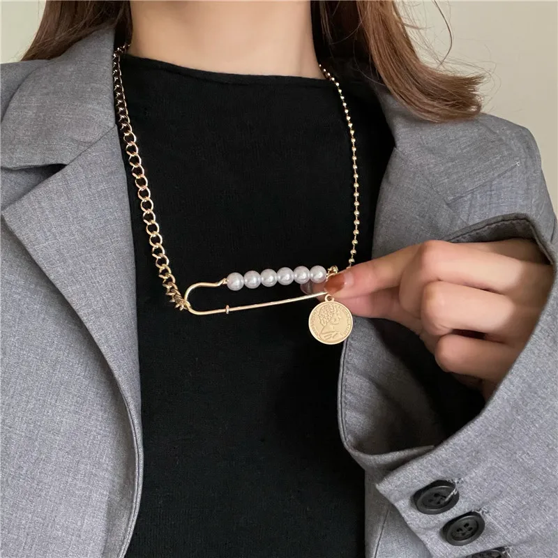 

Kshmir Pin geometric pearl necklace ladies collarbone chain metallic gold sweater chain long ladies fashion necklace 2020