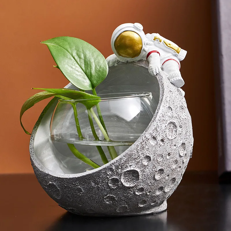 

Nordic Style Creative Astronaut Personality Glass Transparent Hydroponi Green Plant Ornament Coffee Shop Shelf Decoration Flower