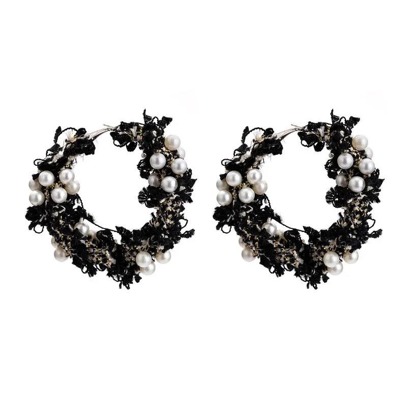 Серьги-кольца с искусственным жемчугом и плюшевой подвеской | Украшения