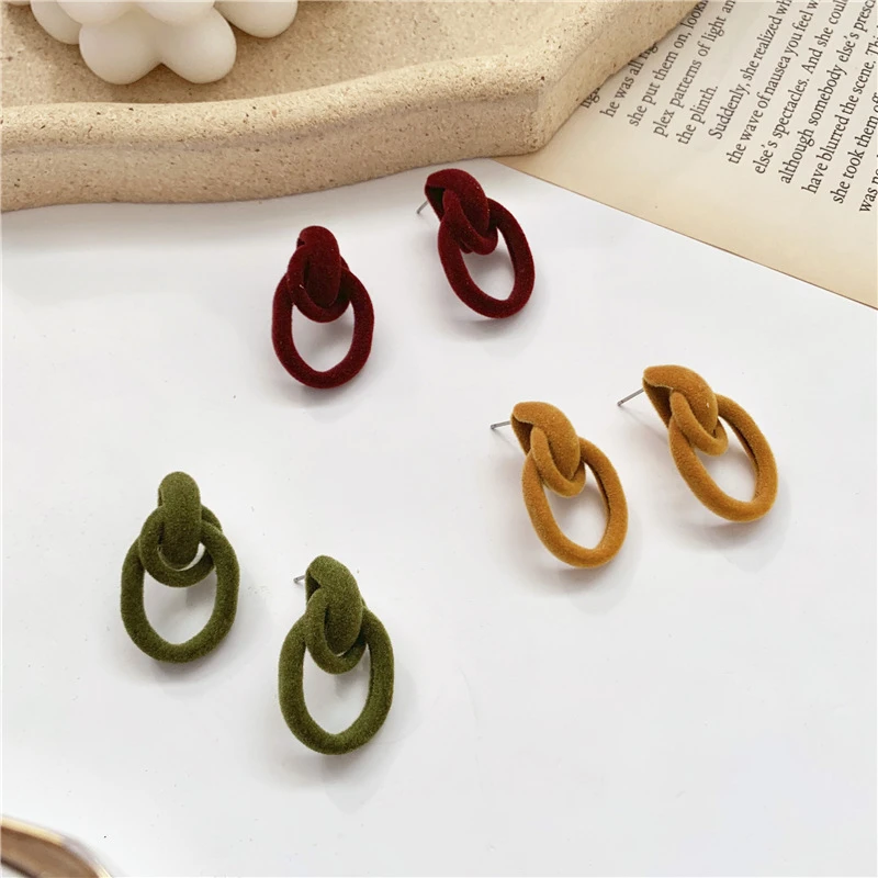 8 сезонов Корея Осень Зима Бархат Кольцо Серьги коммутируют все виды высокого