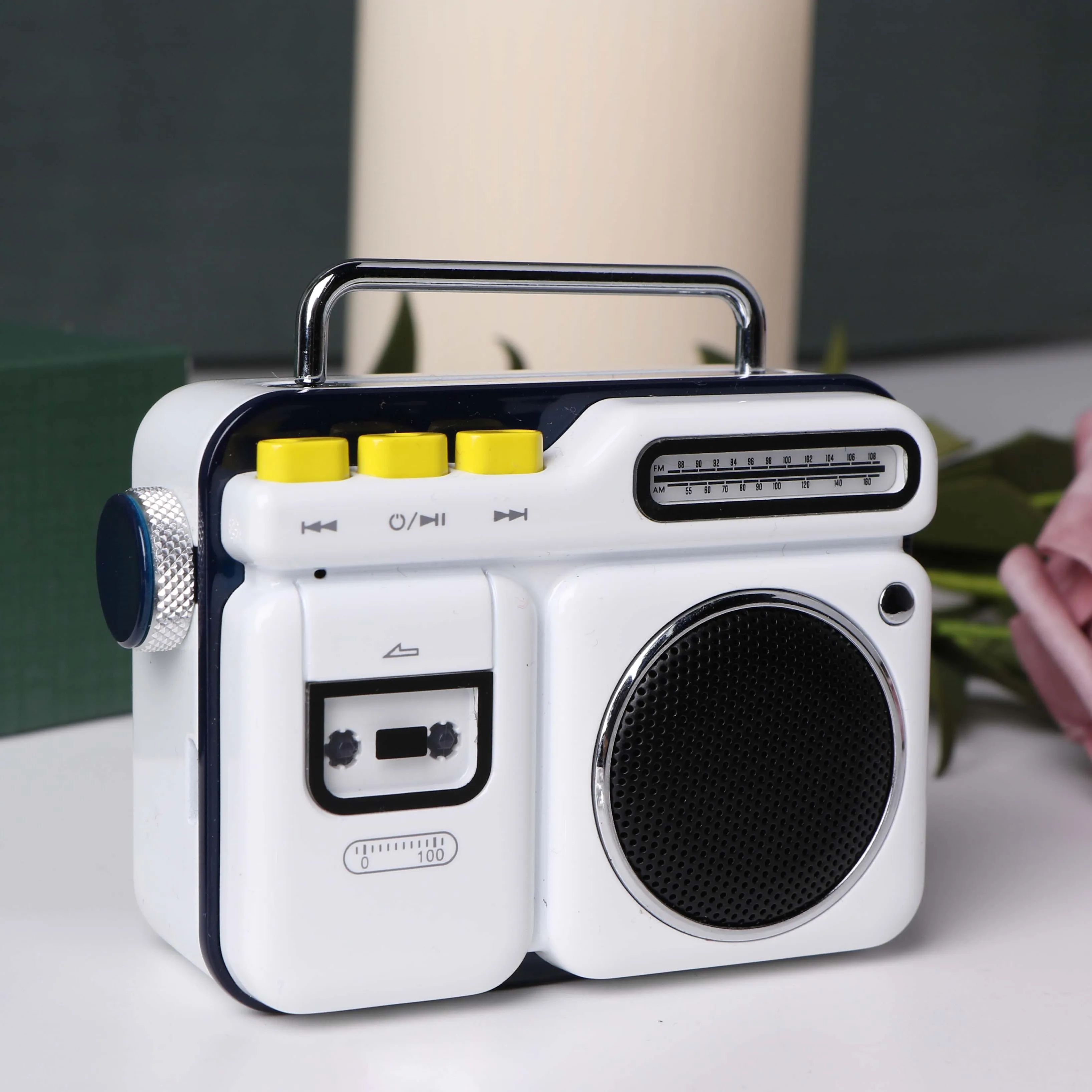 Wireless Bluetooth Speaker Retro Fashion Radio Shape HiFi Mini Portable Bluetooth Speaker Outdoor 6D Stereo HiFi Music Playback