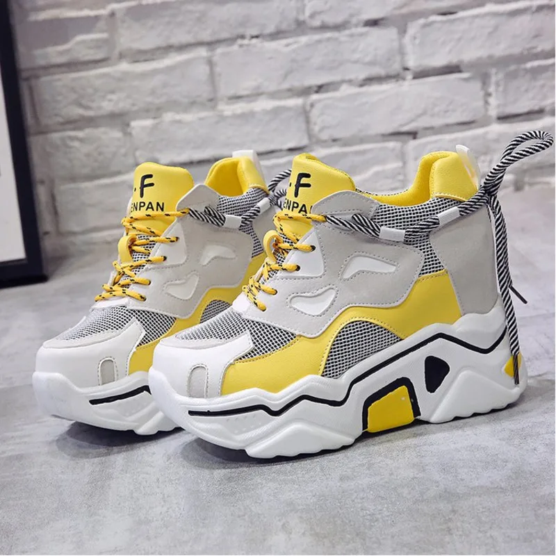 Женские массивные кроссовки сетчатые дышащие на платформе шнуровке