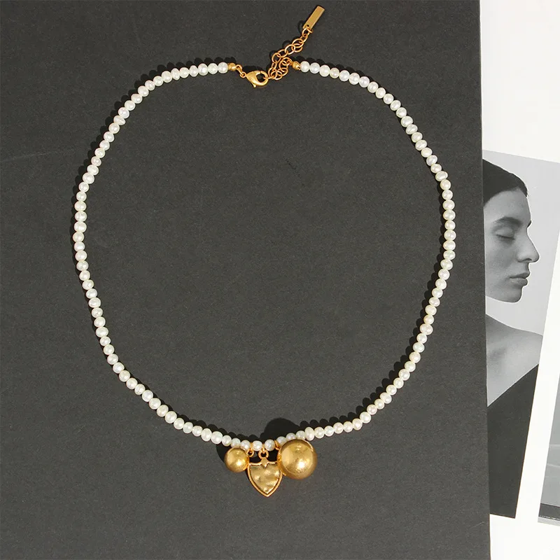 

European and American necklace retro court design bell shield pendant Russian gold pearl necklace