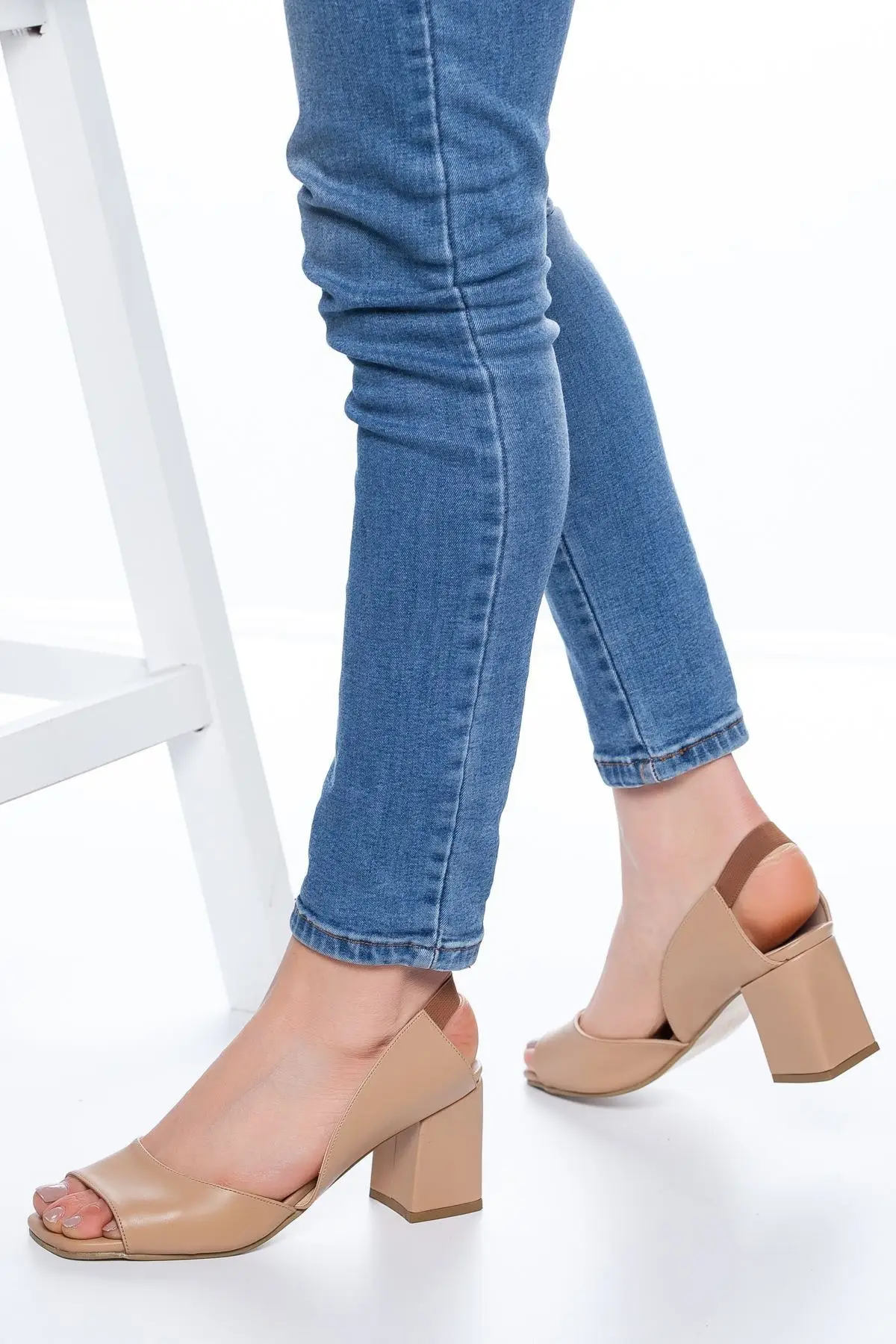 

2021 Ladies Pumps Lessia high heels skin shoes New Fashion Elegant Stylish Lady Hot Party Designer Women Pumps Shoes