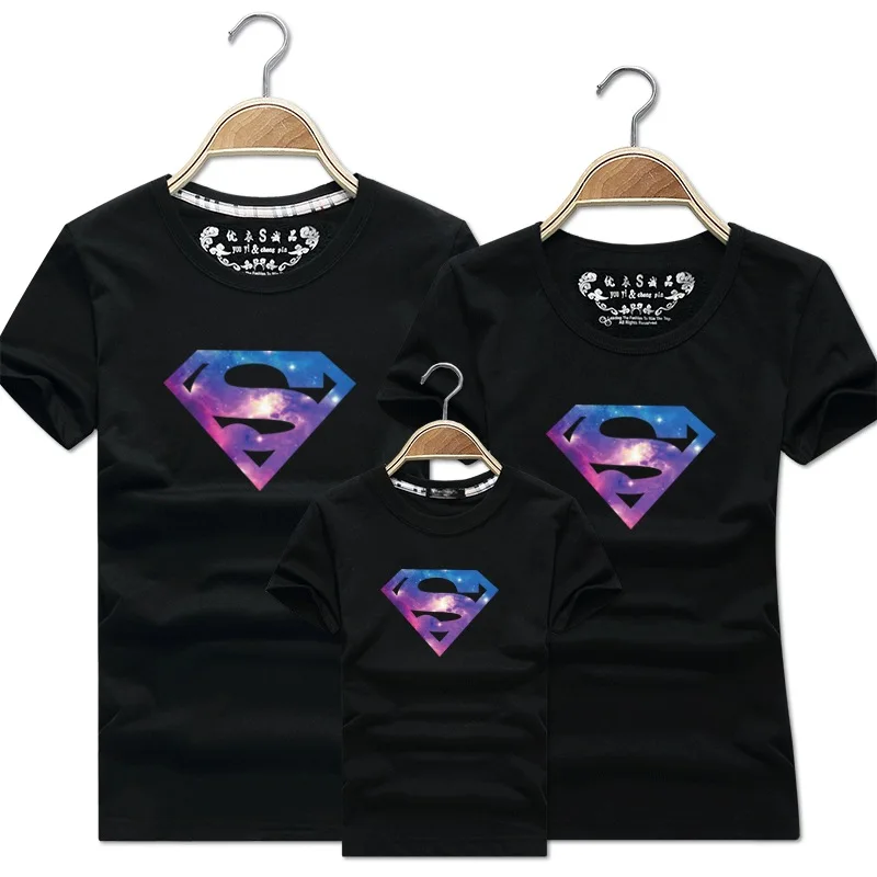 

Забавные футболки с мотивами супергероев в стиле «Family Look»; Платье для мамы и сына мама и дочь одежда для пар Одинаковая одежда уличная футбо...