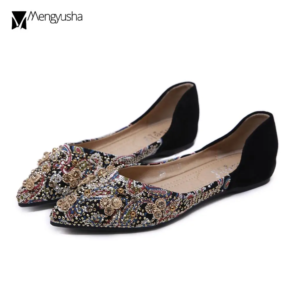 Обувь на плоской подошве с острым носком и заклепками в стиле панк пикантные