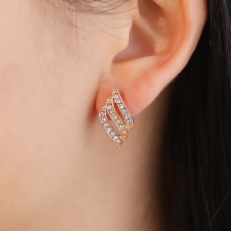 Delicate Angel Wing Earrings Stud Crystal Simple Wing Cambered Earrings for Lady Girls Classical Ear Jewelry