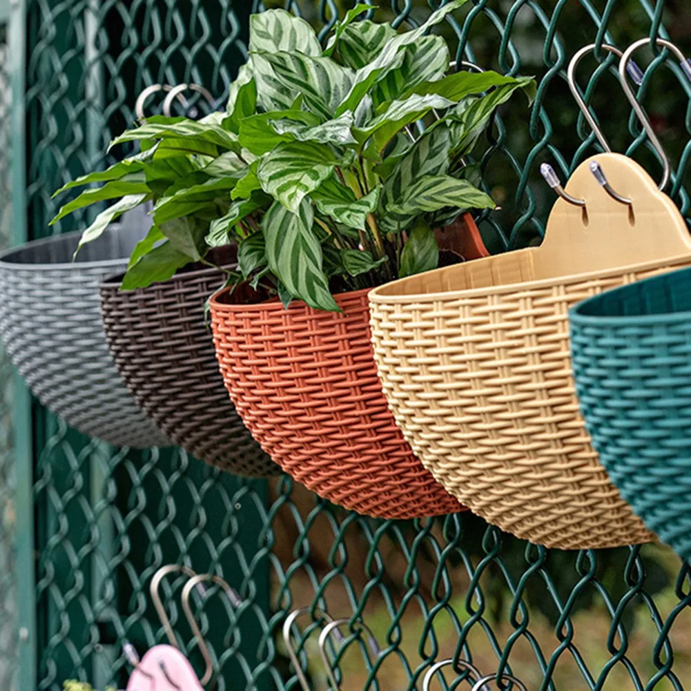 

1pc Plastic Half Round Flowerpot Imitation Rattan Wall Hanging Half Round Flowerpot Potted Flowers Pot Decor