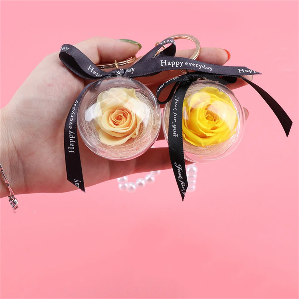 Цепочка для ключей с жемчужными бусинами в форме цветка