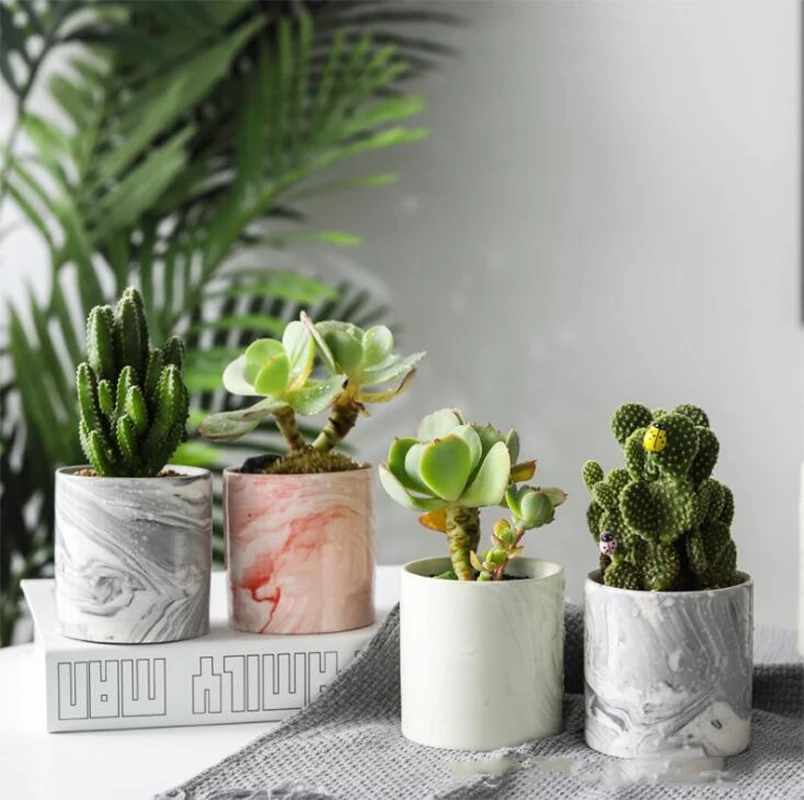 Маленький керамический цветочный горшок с мраморным узором для выращивания