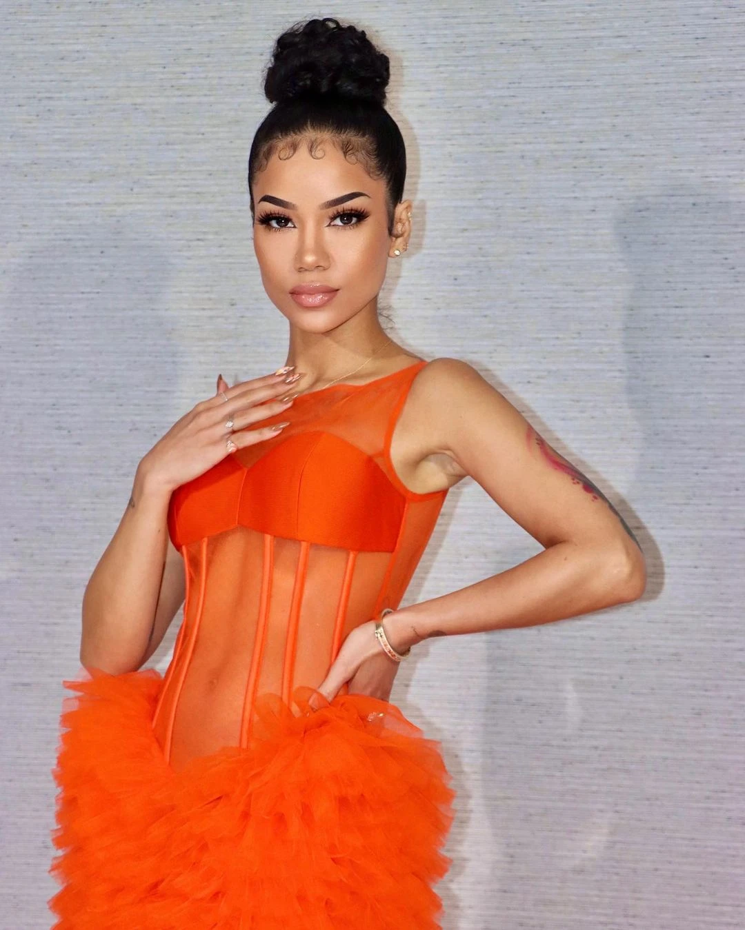 Billig Helle Orange Meerjungfrau Pageant Kleid Sleeveless Oansatz Crop Top Layered Puffy Tüll Trompete Sweep Zug Party Kleider Nach Maß