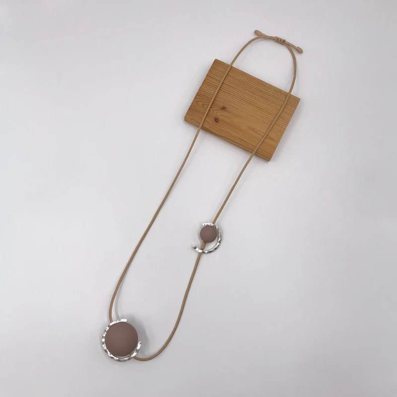 

Kara&Kale Goth Fashion Jewelry Sweater Chain Long Necklace Vintage Charms Resin and Alloy Beads Necklace for Women Accessories