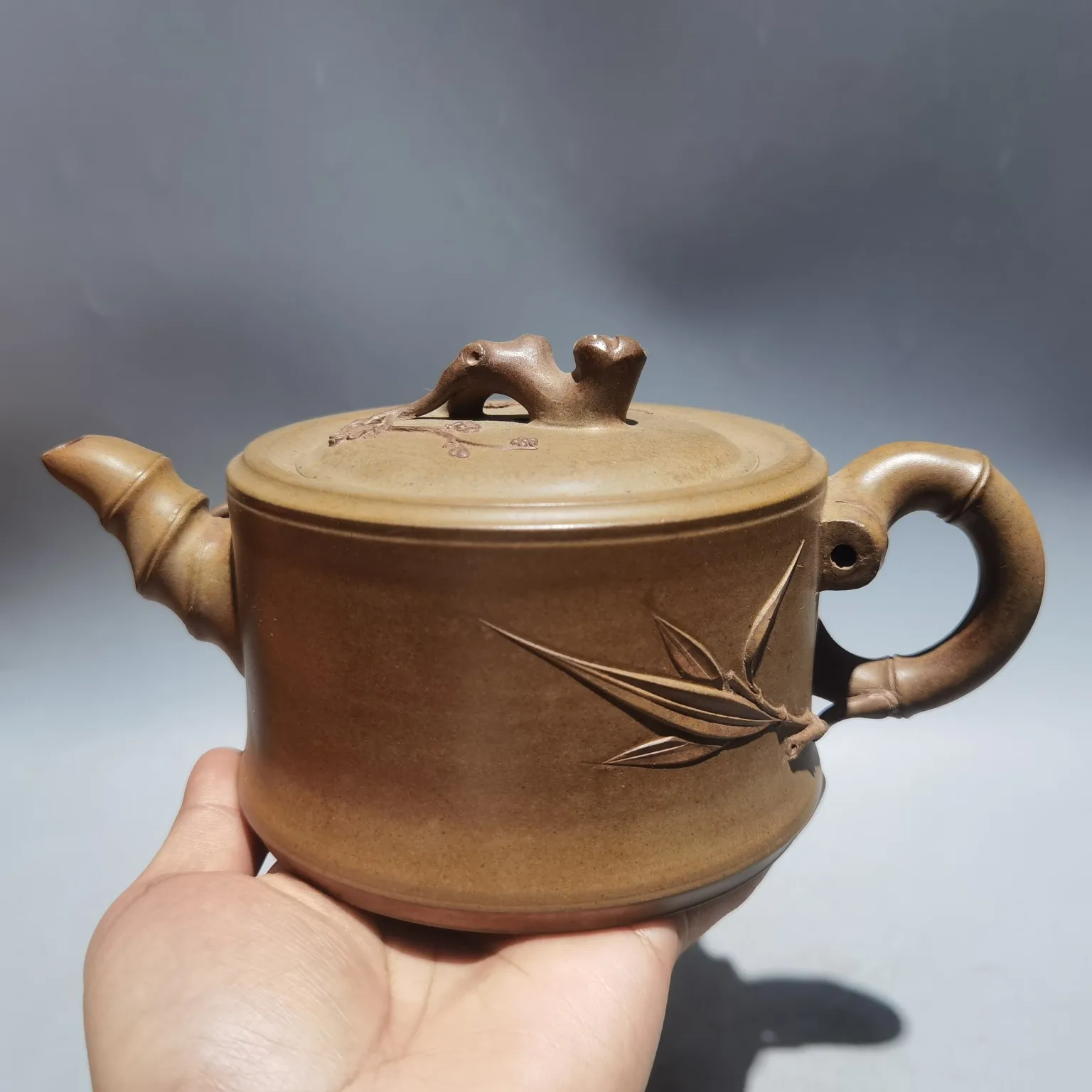 

Керамика Yixing Zisha 8 дюймов, резной горшок ручной работы из сосны, бамбука и сливы, чайник с листьями бамбука, чайник-НЕОБРАБОТАННАЯ руда, грязе...